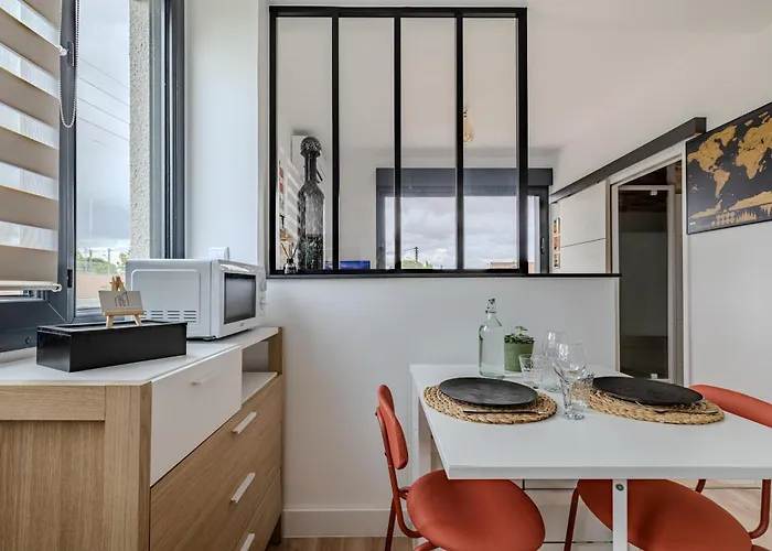 Centre- Parking - Airport 10min 아파트