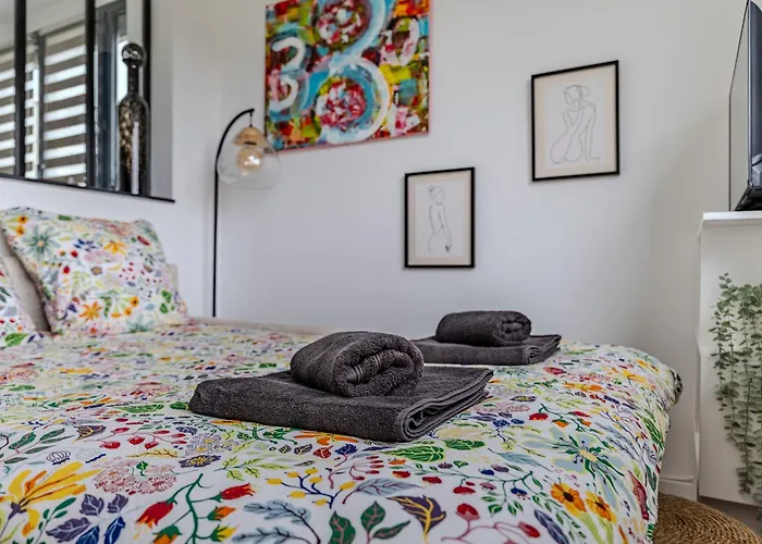 Centre- Parking - Airport 10min 아파트